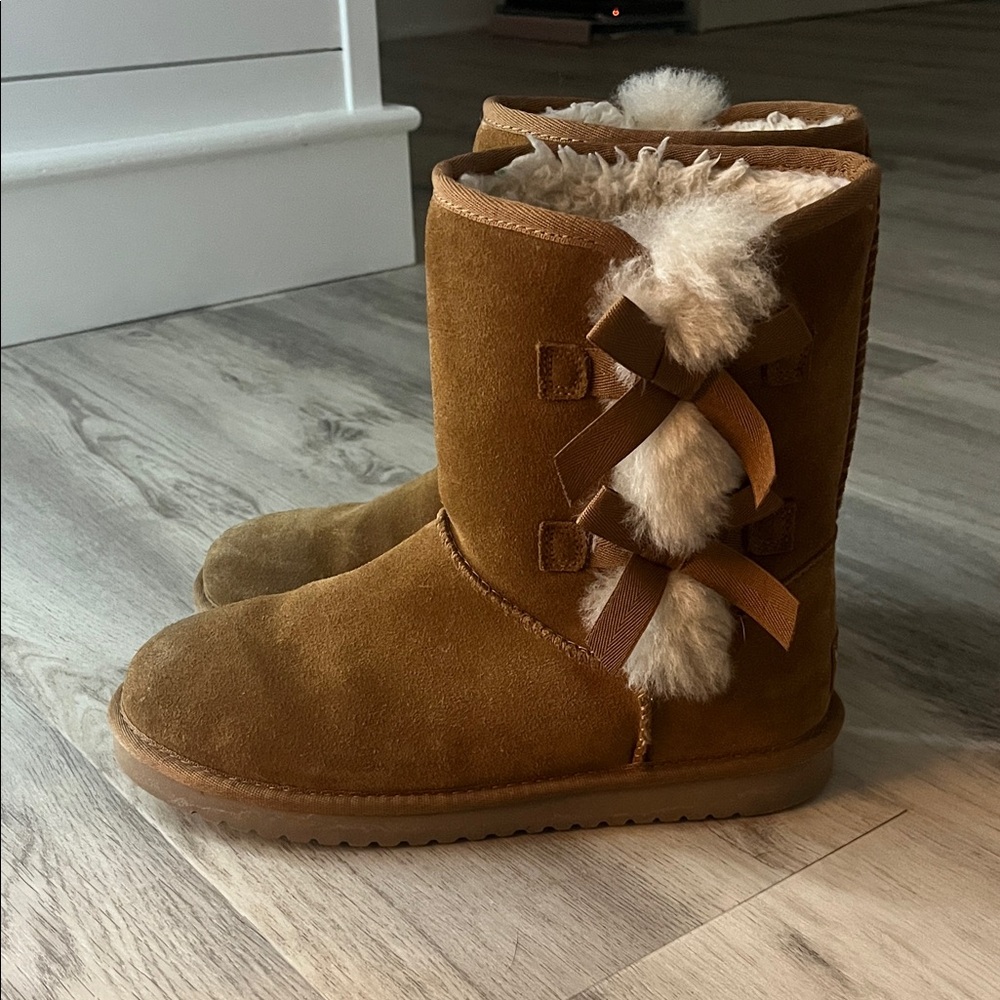 kookaburra by UGG boots size  8